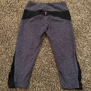 Hard Tail Capri Leggings.  Women’s size small.  Like new condition.